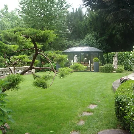 Bed & Breakfast Eden 2*