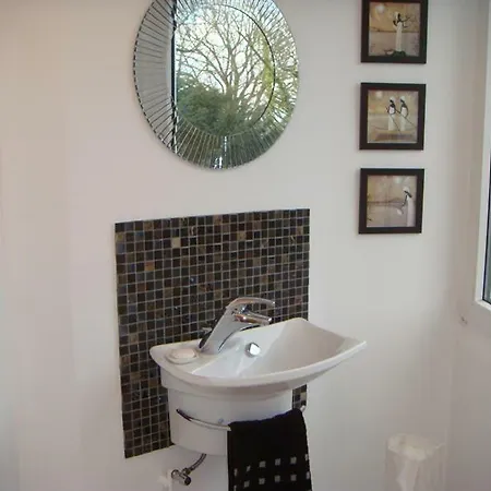 فندق مبيت وإفطار Eden مُلووز